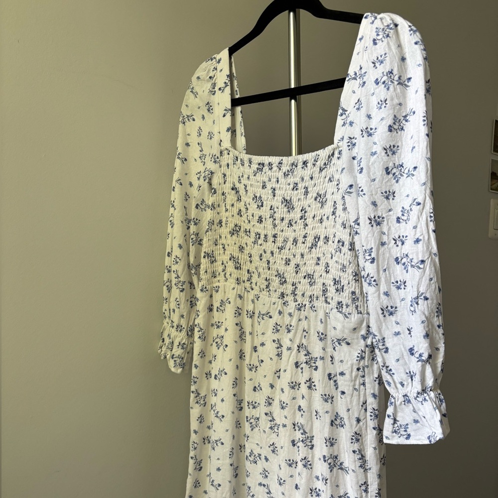 NWOT House of Harlow Linen Floral Smocked Dress with puff sleeves | size M
